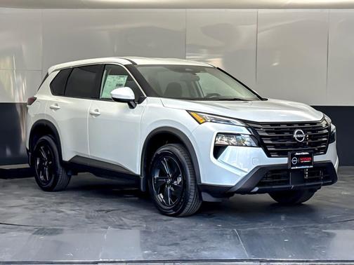 Everest White Pearl Tricoat 2026 Nissan Rogue SV