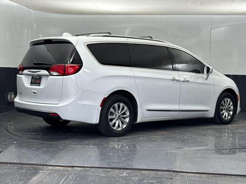Bright White Clearcoat 2023 Chrysler Pacifica Touring L