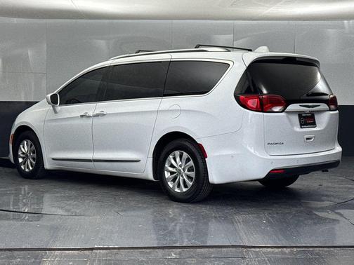 Bright White Clearcoat 2023 Chrysler Pacifica Touring L