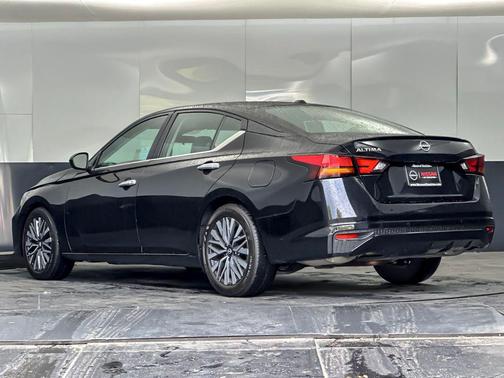 Super Black Clearcoat 2025 Nissan Altima 2.5 SV
