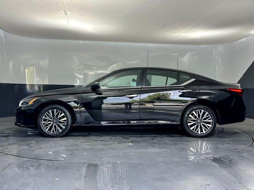 Super Black Clearcoat 2025 Nissan Altima 2.5 SV