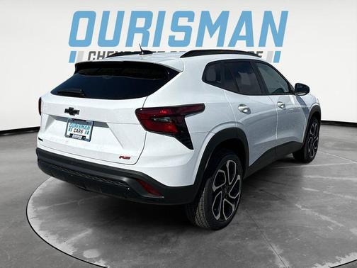 Summit White 2026 Chevrolet Trax FWD 2RS