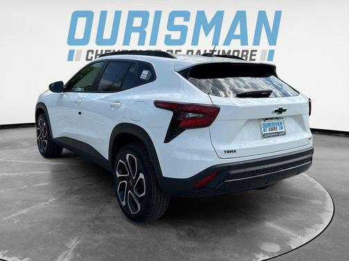 Summit White 2026 Chevrolet Trax FWD 2RS