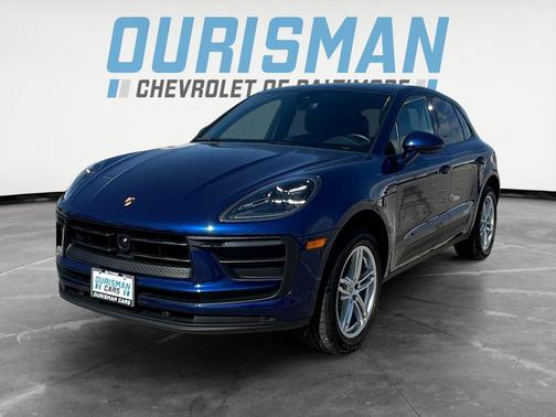 Gentian Blue Metallic 2024 Porsche Macan Macan S