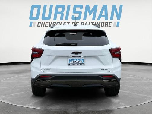 Summit White 2026 Chevrolet Trax FWD ACTIV