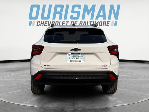 Summit White 2026 Chevrolet Trax FWD 2RS