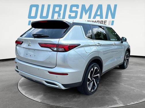 Alloy Silver Metallic 2024 Mitsubishi Outlander SE