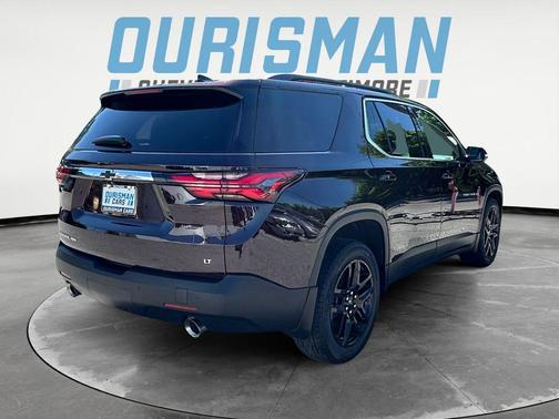 Black Cherry Metallic 2022 Chevrolet Traverse LT Cloth