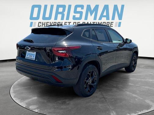 Mosaic Black Metallic 2026 Chevrolet Trax LT