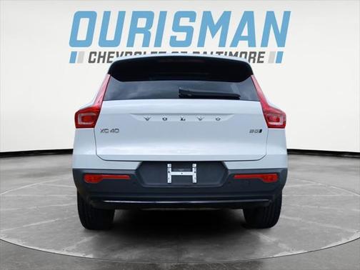 2024 Volvo XC40 B5 Plus Dark Theme