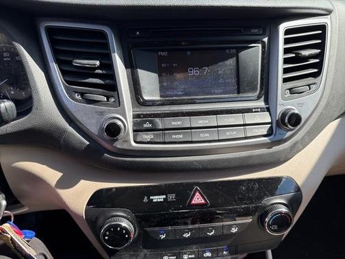 2016 Hyundai TUCSON SE