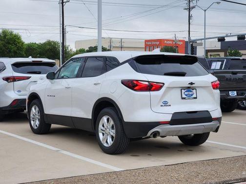 Iridescent Pearl Tricoat 2022 Chevrolet Blazer 2LT