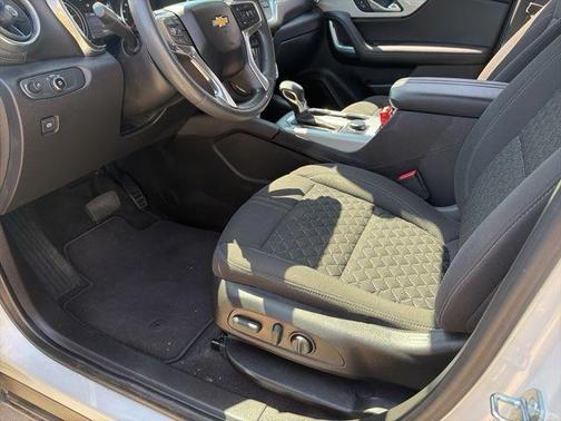 Iridescent Pearl Tricoat 2022 Chevrolet Blazer 2LT