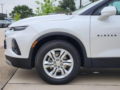 Iridescent Pearl Tricoat 2022 Chevrolet Blazer 2LT