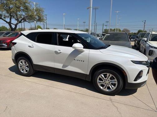 Iridescent Pearl Tricoat 2022 Chevrolet Blazer 2LT