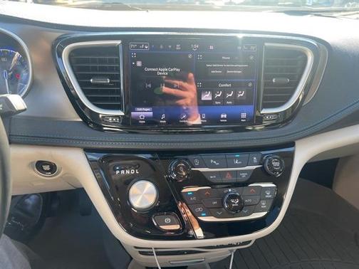 2021 Chrysler Pacifica Touring-L