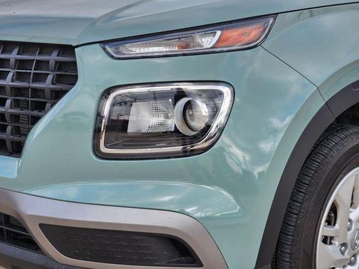 2025 Hyundai VENUE SE