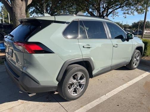 2022 Toyota RAV4 Hybrid XLE