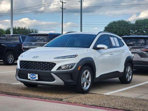 Lunar White 2023 Hyundai KONA SEL