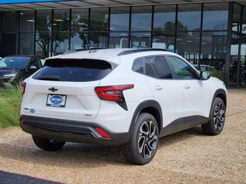 Summit White 2026 Chevrolet Trax 2RS