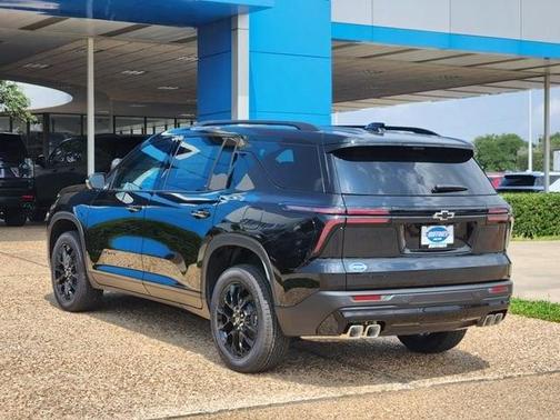 Mosaic Black Metallic 2026 Chevrolet Traverse LT