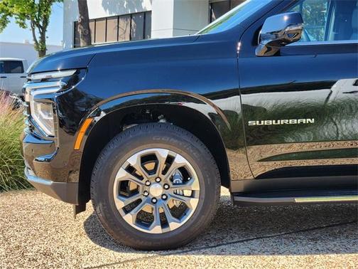 2025 Chevrolet Suburban LT