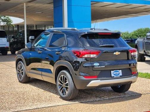 Mosaic Black Metallic 2026 Chevrolet Trailblazer LT