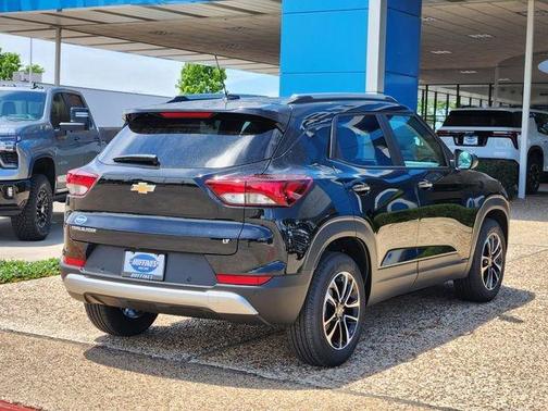 Mosaic Black Metallic 2026 Chevrolet Trailblazer LT