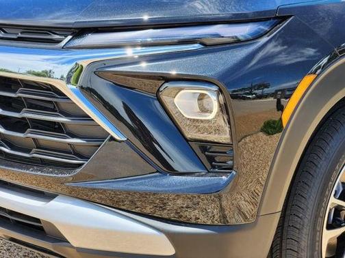 Mosaic Black Metallic 2026 Chevrolet Trailblazer LT