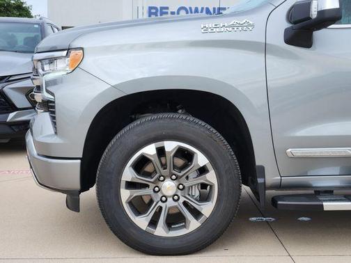Sterling Gray Metallic 2025 Chevrolet Silverado 1500 High Country