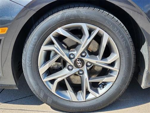2022 Hyundai SONATA SEL