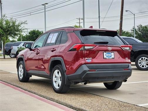 2020 Toyota RAV4 XLE