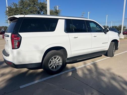 2024 Chevrolet Suburban LT