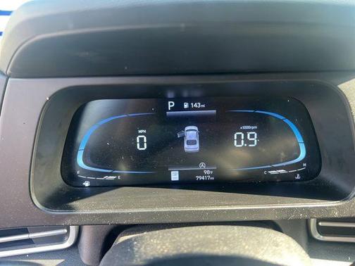 White 2024 Hyundai ELANTRA SE