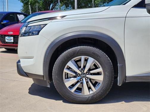 2022 Nissan Pathfinder SL