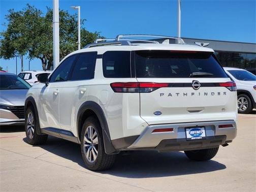 2022 Nissan Pathfinder SL