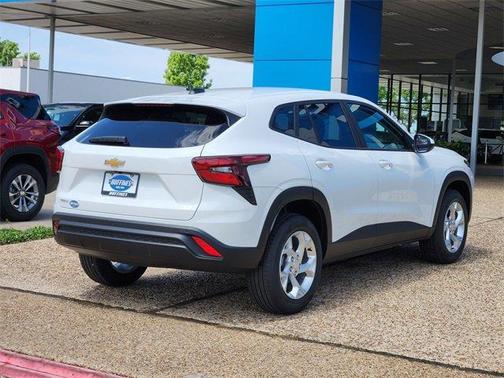 2025 Chevrolet Trax LS