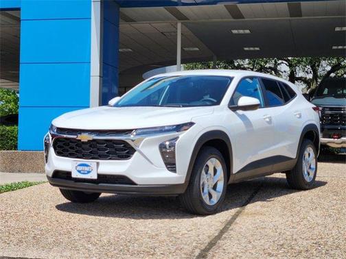 2025 Chevrolet Trax LS