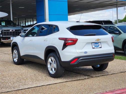 2025 Chevrolet Trax LS