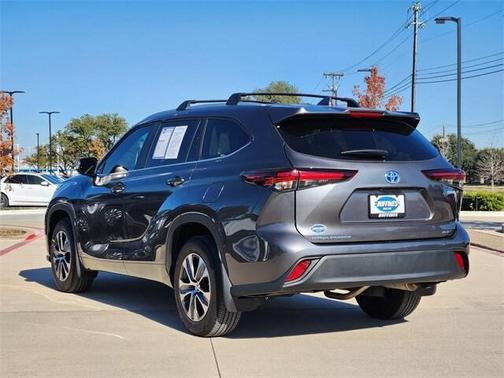 2024 Toyota Highlander Hybrid XLE