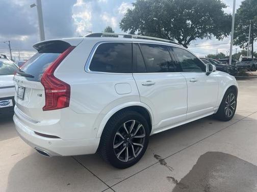 2019 Volvo XC90 T6 Momentum