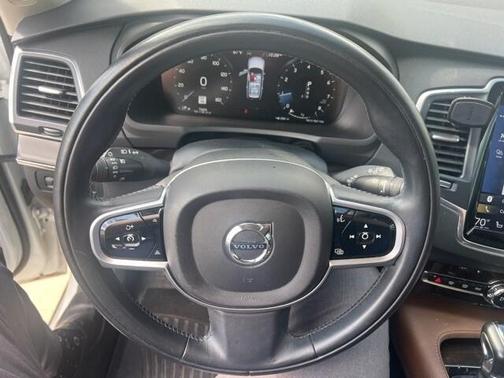 2019 Volvo XC90 T6 Momentum