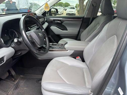 Moon Dust 2021 Toyota Highlander Limited