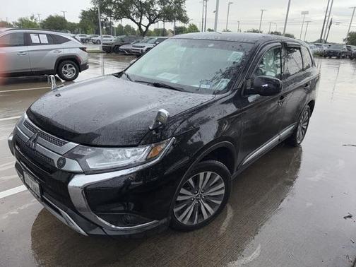 2020 Mitsubishi Outlander SE