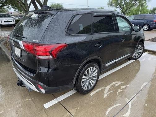2020 Mitsubishi Outlander SE