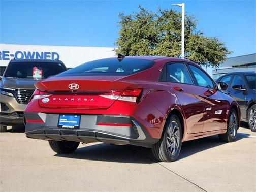 2024 Hyundai ELANTRA SEL