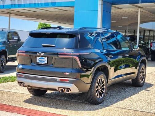 Mosaic Black Metallic 2026 Chevrolet Traverse Z71