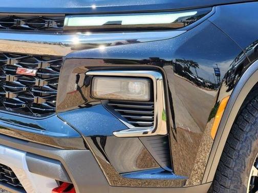Mosaic Black Metallic 2026 Chevrolet Traverse Z71