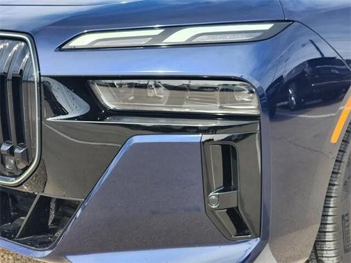 2025 BMW 740 i xDrive