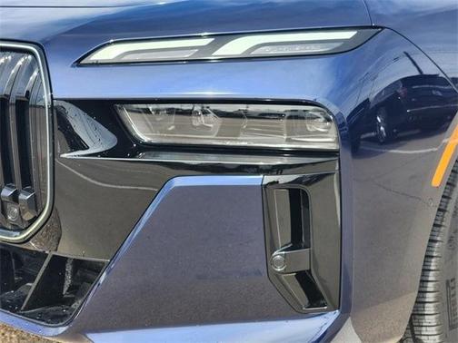 2025 BMW 740 i xDrive